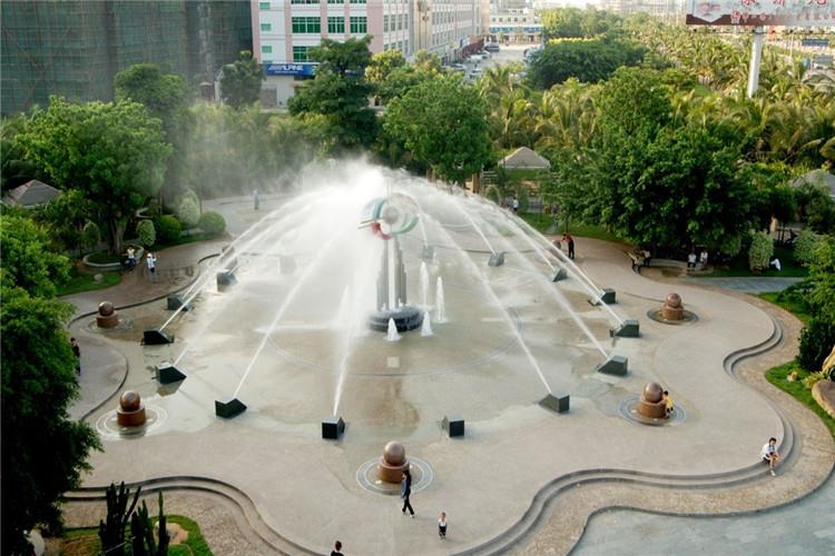 在公園、廣場等大型場合中，能夠起到非凡引人注目效果的當屬噴泉藝術